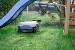Robotgräsklippare utan slinga 2000m² | RTK + 3D Vision med 4 AI-kameror | ANTHBOT Genie 1000 vit/svart/grå Online